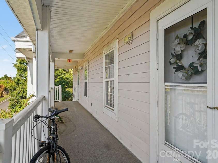 9243 Meadow Vista Road, Charlotte, NC 28213.  MLS# CAR4424403, YatesRealty ID 50813. 