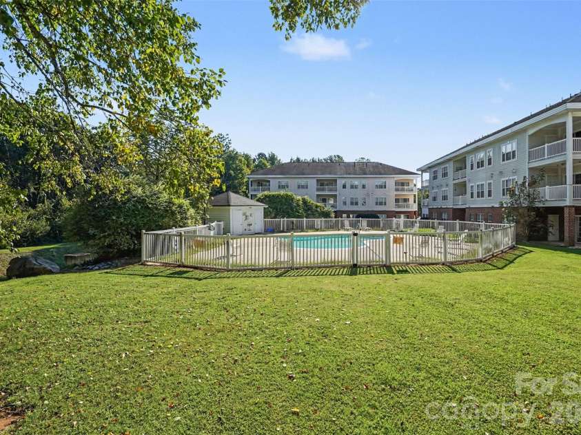 9243 Meadow Vista Road, Charlotte, NC 28213.  MLS# CAR4424403, YatesRealty ID 50813. 