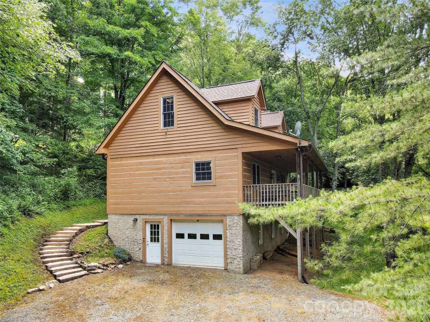 219 Red Maple Lane, Boone, NC 28607.  MLS# CAR4398352, YatesRealty ID 50816. 