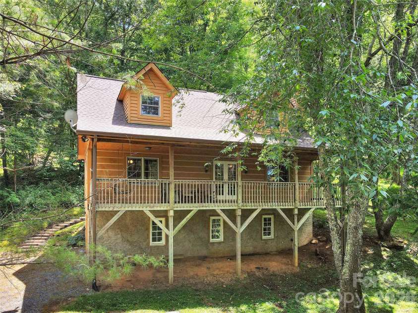 219 Red Maple Lane, Boone, NC 28607.  MLS# CAR4398352, YatesRealty ID 50816. 