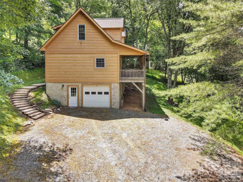 219 Red Maple Lane, Boone, NC 28607.  MLS# CAR4398352, YatesRealty ID 50816. 