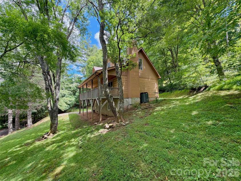 219 Red Maple Lane, Boone, NC 28607.  MLS# CAR4398352, YatesRealty ID 50816. 