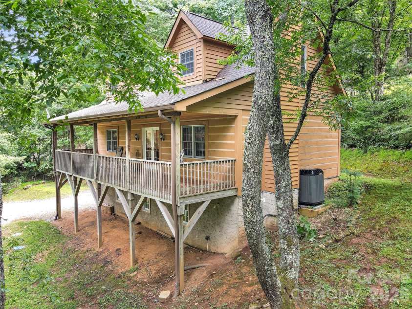 219 Red Maple Lane, Boone, NC 28607.  MLS# CAR4398352, YatesRealty ID 50816. 