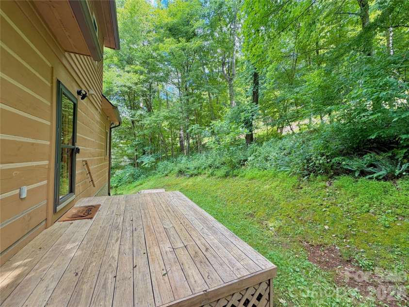 219 Red Maple Lane, Boone, NC 28607.  MLS# CAR4398352, YatesRealty ID 50816. 
