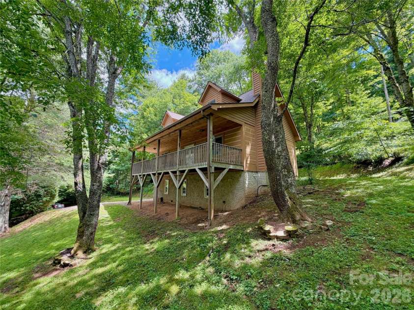 219 Red Maple Lane, Boone, NC 28607.  MLS# CAR4398352, YatesRealty ID 50816. 