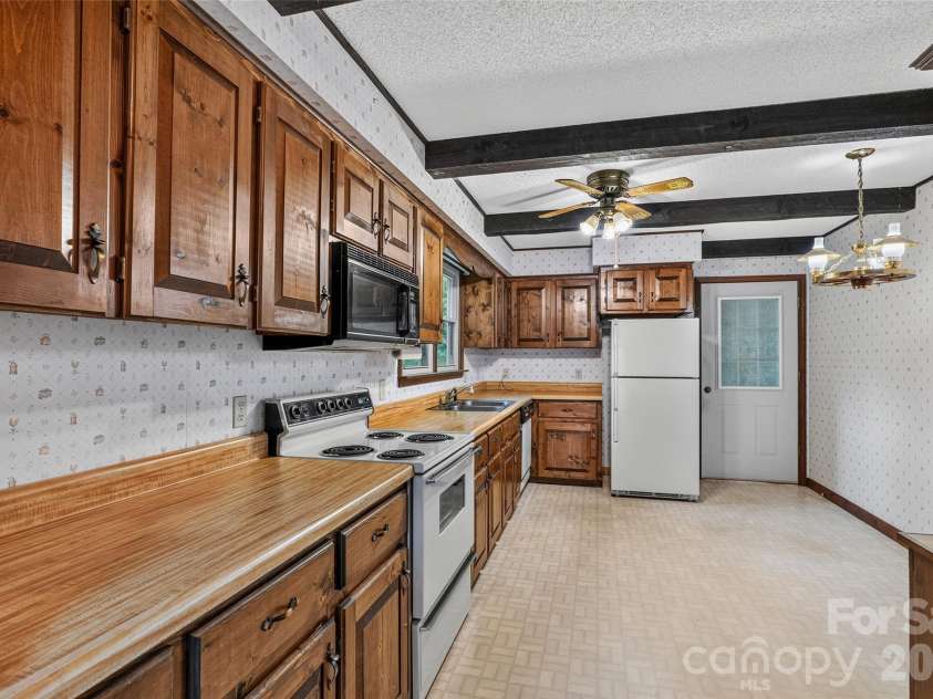 473 Middlefork Road, Brevard, NC 28712.  MLS# CAR4420131, YatesRealty ID 50818. 