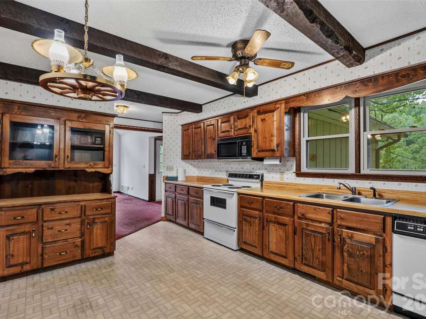 473 Middlefork Road, Brevard, NC 28712.  MLS# CAR4420131, YatesRealty ID 50818. 