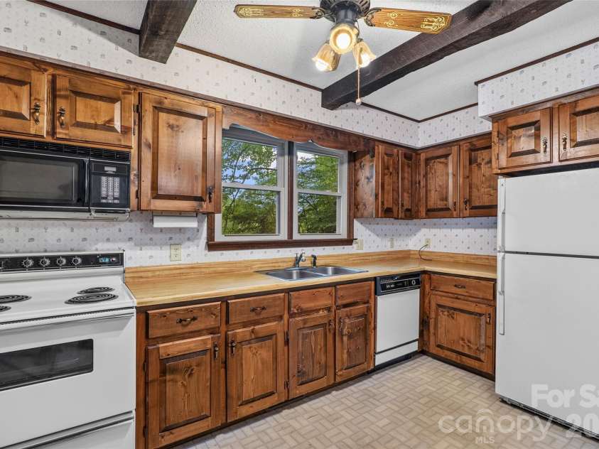 473 Middlefork Road, Brevard, NC 28712.  MLS# CAR4420131, YatesRealty ID 50818. 