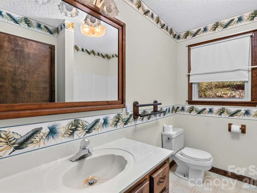 473 Middlefork Road, Brevard, NC 28712.  MLS# CAR4420131, YatesRealty ID 50818. 