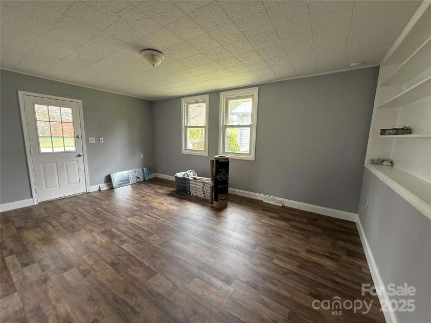 154 Burrell Avenue, Brevard, NC 28712.  MLS# CAR4178221, YatesRealty ID 5082. 