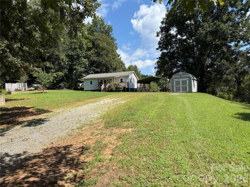 44 Oak Hill Road, Nebo, NC 28761.  MLS# CAR4423318, YatesRealty ID 50821. 