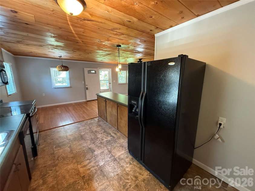 44 Oak Hill Road, Nebo, NC 28761.  MLS# CAR4423318, YatesRealty ID 50821. 