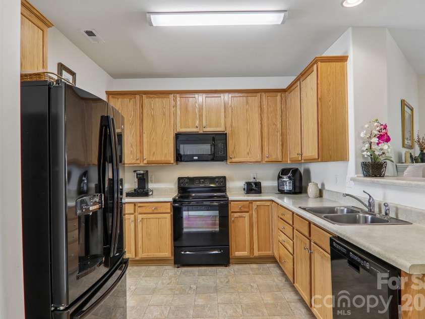 73 Foxtail Court, Hendersonville, NC 28792.  MLS# CAR4424320, YatesRealty ID 50825. 