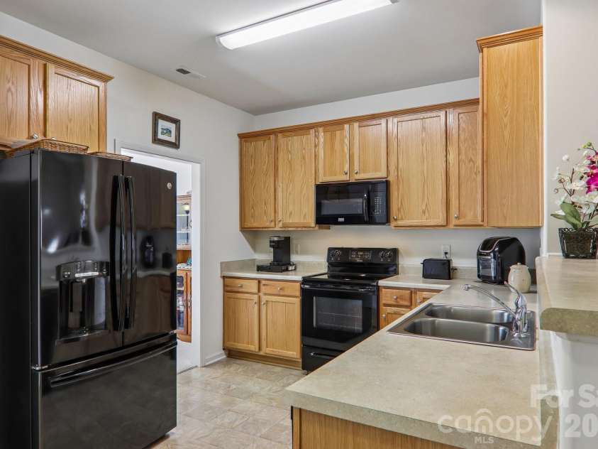 73 Foxtail Court, Hendersonville, NC 28792.  MLS# CAR4424320, YatesRealty ID 50825. 