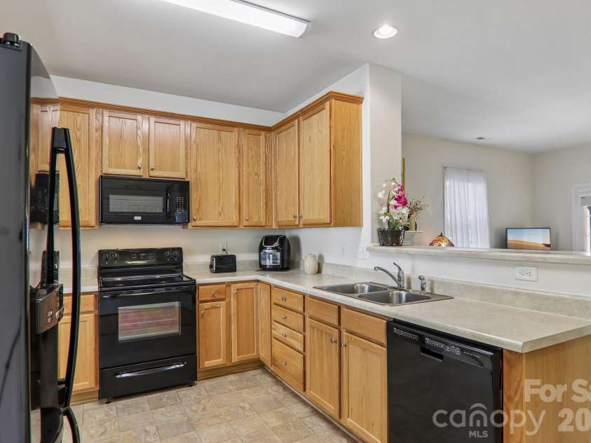 73 Foxtail Court, Hendersonville, NC 28792.  MLS# CAR4424320, YatesRealty ID 50825. 