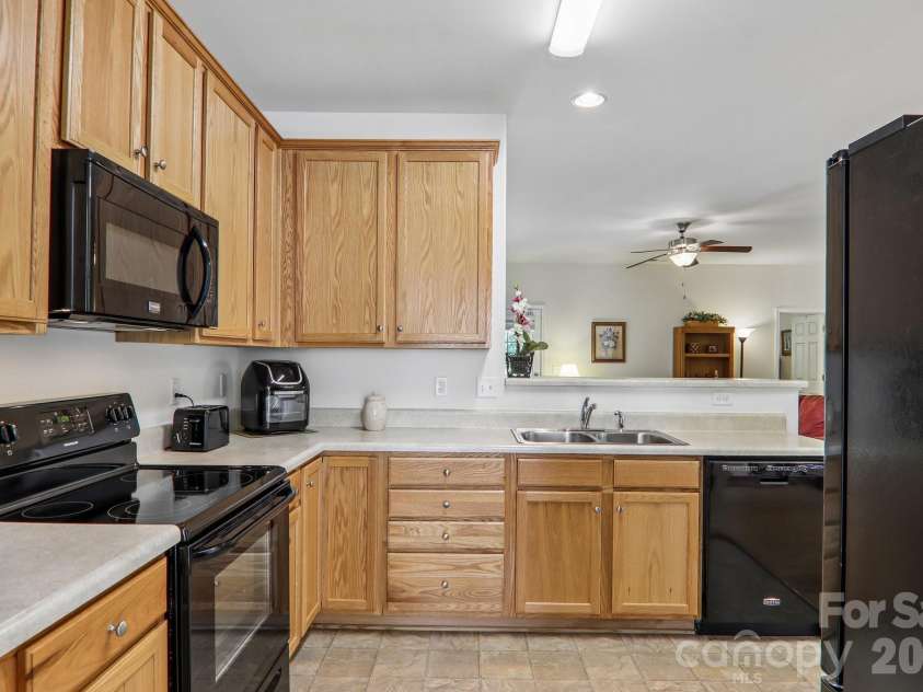 73 Foxtail Court, Hendersonville, NC 28792.  MLS# CAR4424320, YatesRealty ID 50825. 