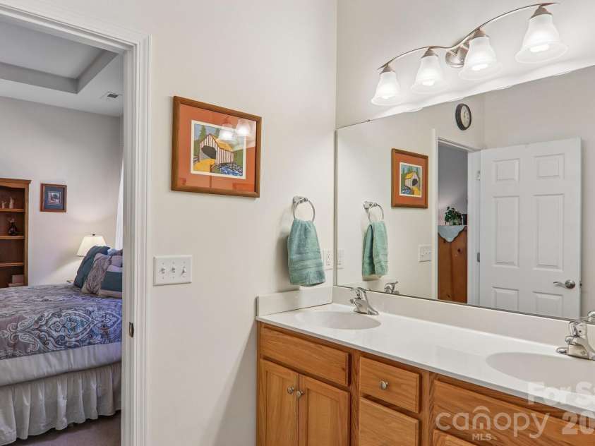 73 Foxtail Court, Hendersonville, NC 28792.  MLS# CAR4424320, YatesRealty ID 50825. 