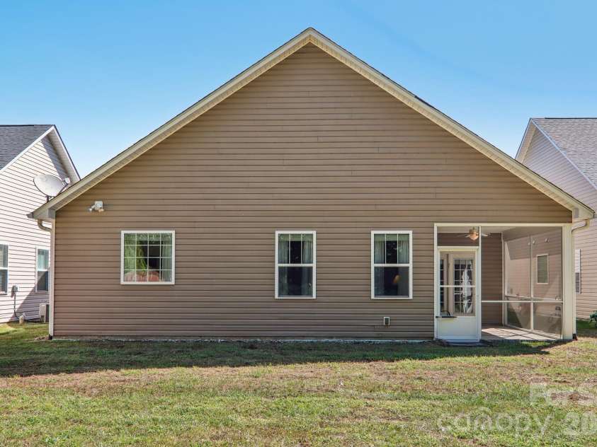 73 Foxtail Court, Hendersonville, NC 28792.  MLS# CAR4424320, YatesRealty ID 50825. 