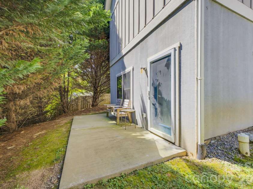 25 Gratitude Drive, Asheville, NC 28806.  MLS# CAR4415732, YatesRealty ID 50826. 