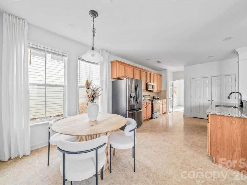 6521 Old Magnolia Lane, Mint Hill, NC 28227.  MLS# CAR4382015, YatesRealty ID 5083. Breakfast Area