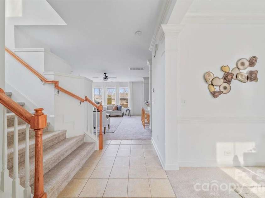 6521 Old Magnolia Lane, Mint Hill, NC 28227.  MLS# CAR4382015, YatesRealty ID 5083. Entryway