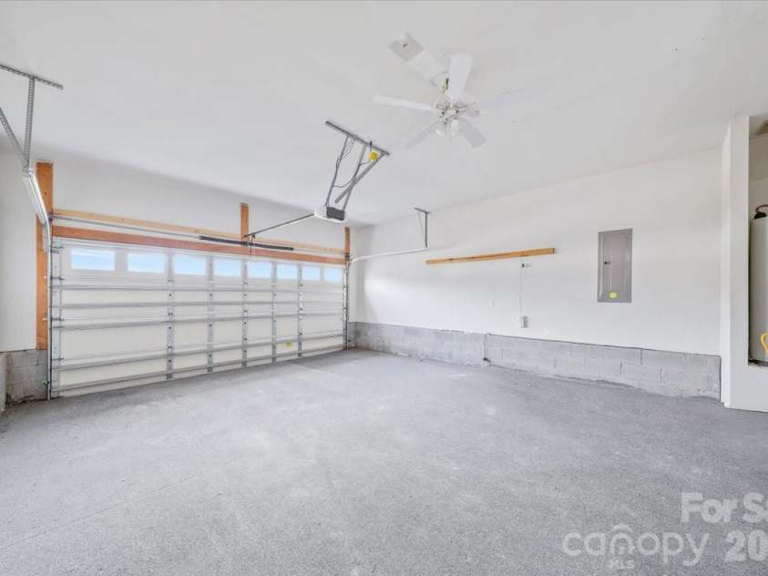6521 Old Magnolia Lane, Mint Hill, NC 28227.  MLS# CAR4382015, YatesRealty ID 5083. Garage