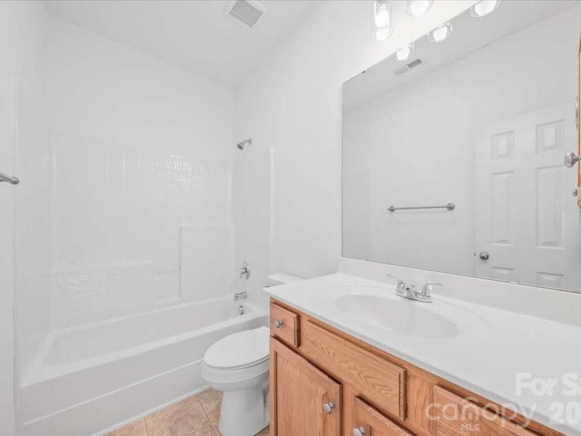 6521 Old Magnolia Lane, Mint Hill, NC 28227.  MLS# CAR4382015, YatesRealty ID 5083. Guest Bathroom