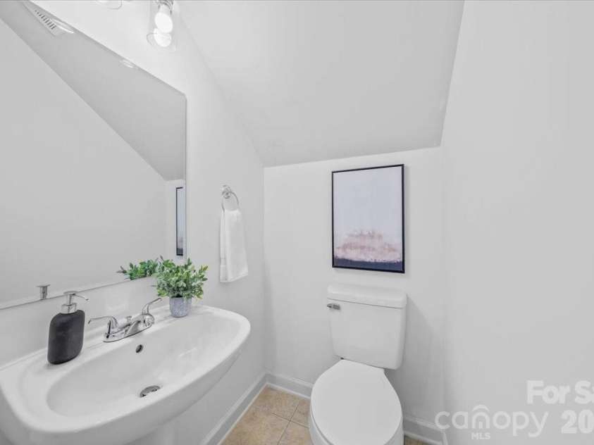6521 Old Magnolia Lane, Mint Hill, NC 28227.  MLS# CAR4382015, YatesRealty ID 5083. Half Bathroom on Main Floor