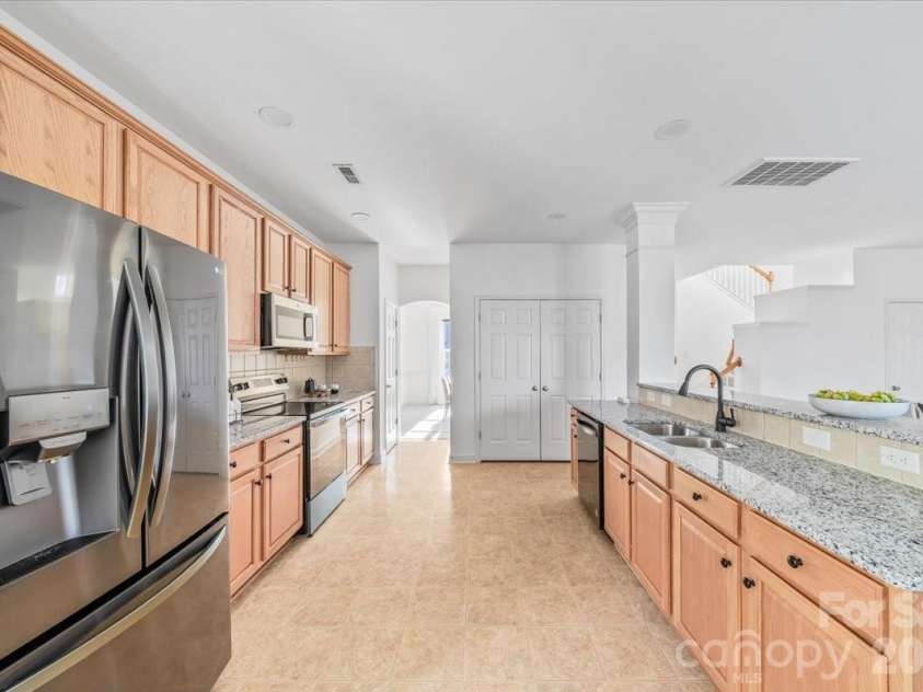 6521 Old Magnolia Lane, Mint Hill, NC 28227.  MLS# CAR4382015, YatesRealty ID 5083. Kitchen