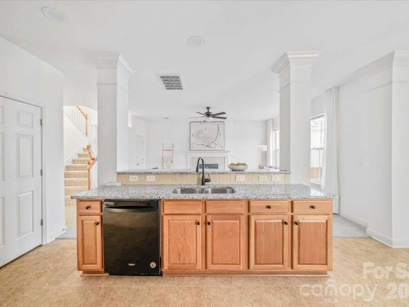 6521 Old Magnolia Lane, Mint Hill, NC 28227.  MLS# CAR4382015, YatesRealty ID 5083. Kitchen
