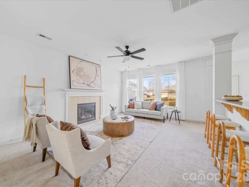 6521 Old Magnolia Lane, Mint Hill, NC 28227.  MLS# CAR4382015, YatesRealty ID 5083. Living Room