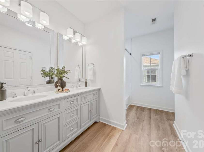 6521 Old Magnolia Lane, Mint Hill, NC 28227.  MLS# CAR4382015, YatesRealty ID 5083. Primary Bathroom