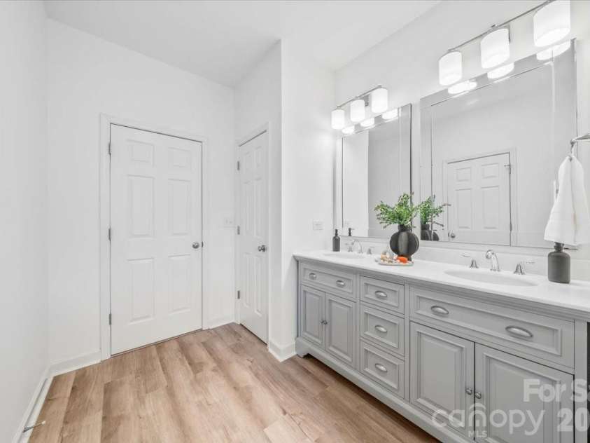 6521 Old Magnolia Lane, Mint Hill, NC 28227.  MLS# CAR4382015, YatesRealty ID 5083. Primary Bathroom