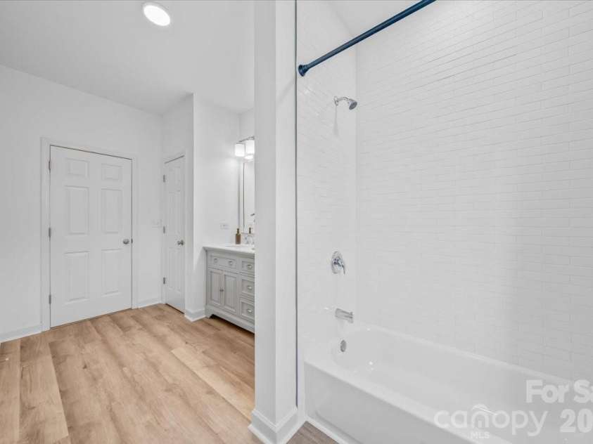 6521 Old Magnolia Lane, Mint Hill, NC 28227.  MLS# CAR4382015, YatesRealty ID 5083. Primary Bathroom