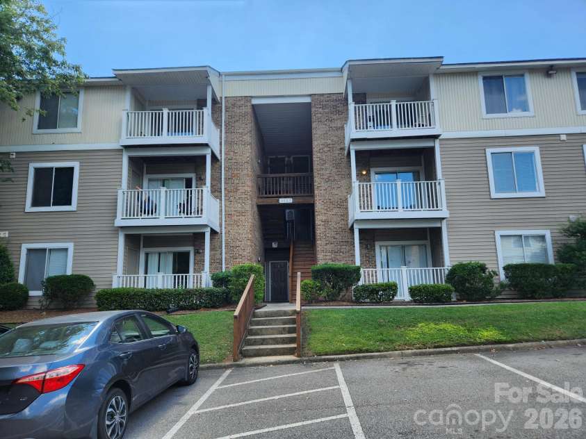 9523 University Terrace Drive, Charlotte, NC 28262.  MLS# CAR4424623, YatesRealty ID 50830. 