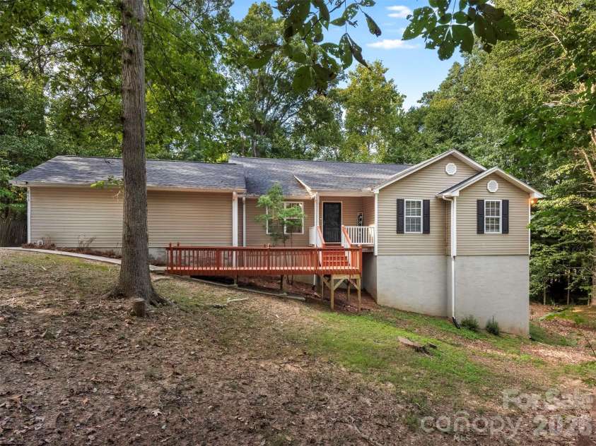 6238 King George Drive, Charlotte, NC 28213.  MLS# CAR4424656, YatesRealty ID 50836. 