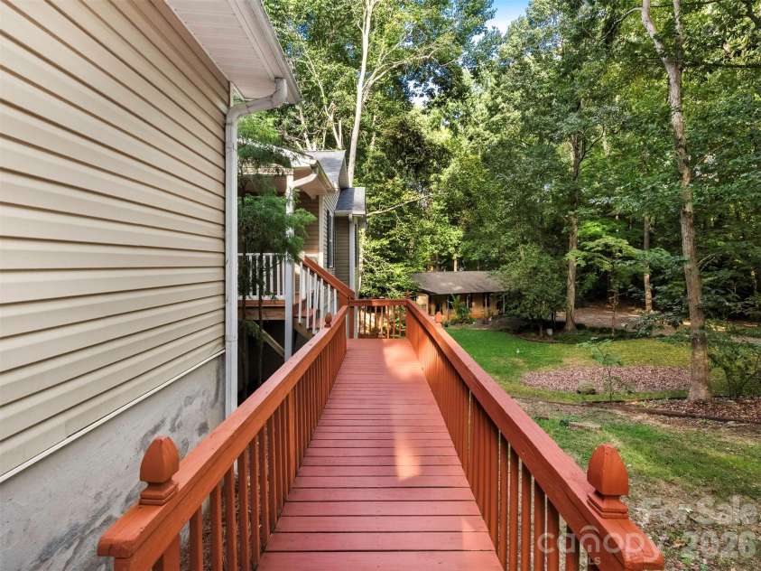 6238 King George Drive, Charlotte, NC 28213.  MLS# CAR4424656, YatesRealty ID 50836. 
