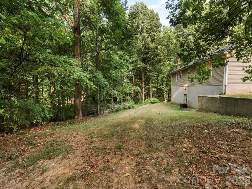 6238 King George Drive, Charlotte, NC 28213.  MLS# CAR4424656, YatesRealty ID 50836. 