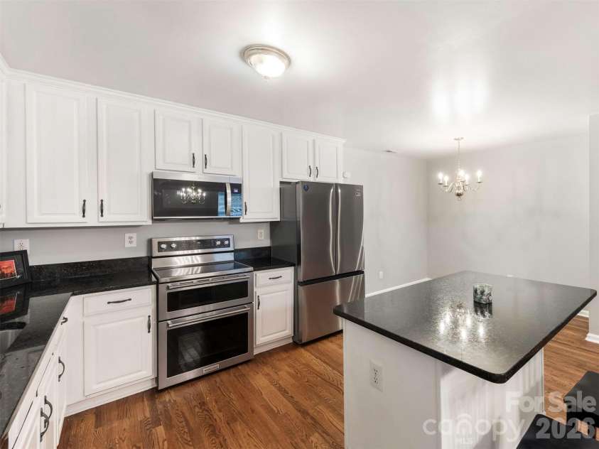 6238 King George Drive, Charlotte, NC 28213.  MLS# CAR4424656, YatesRealty ID 50836. 
