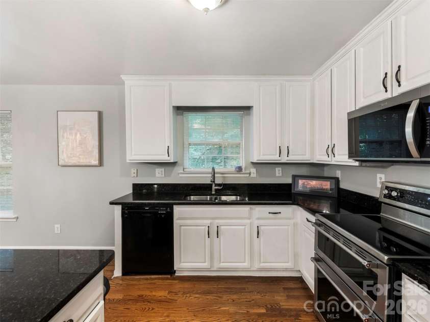 6238 King George Drive, Charlotte, NC 28213.  MLS# CAR4424656, YatesRealty ID 50836. 