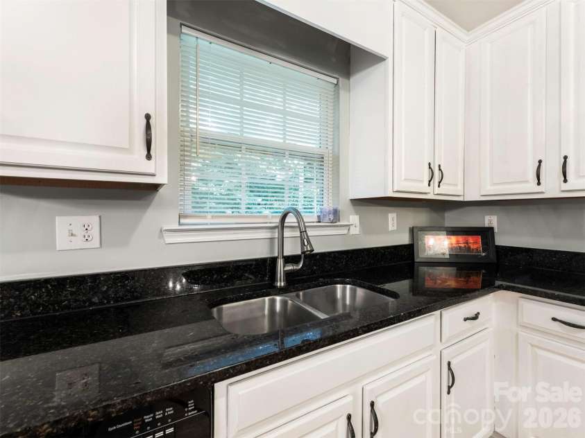 6238 King George Drive, Charlotte, NC 28213.  MLS# CAR4424656, YatesRealty ID 50836. 