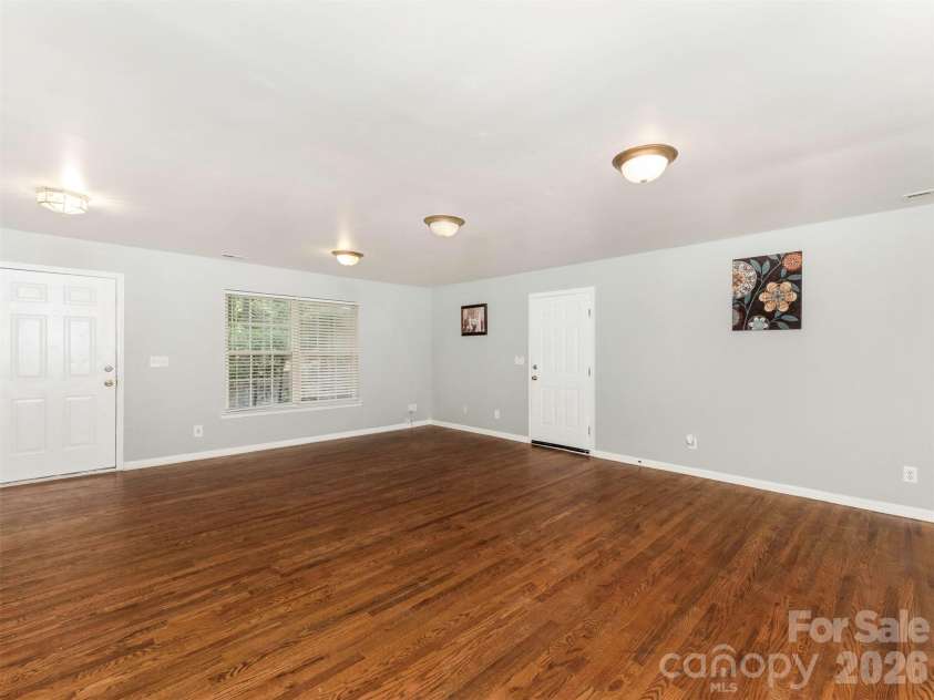 6238 King George Drive, Charlotte, NC 28213.  MLS# CAR4424656, YatesRealty ID 50836. 