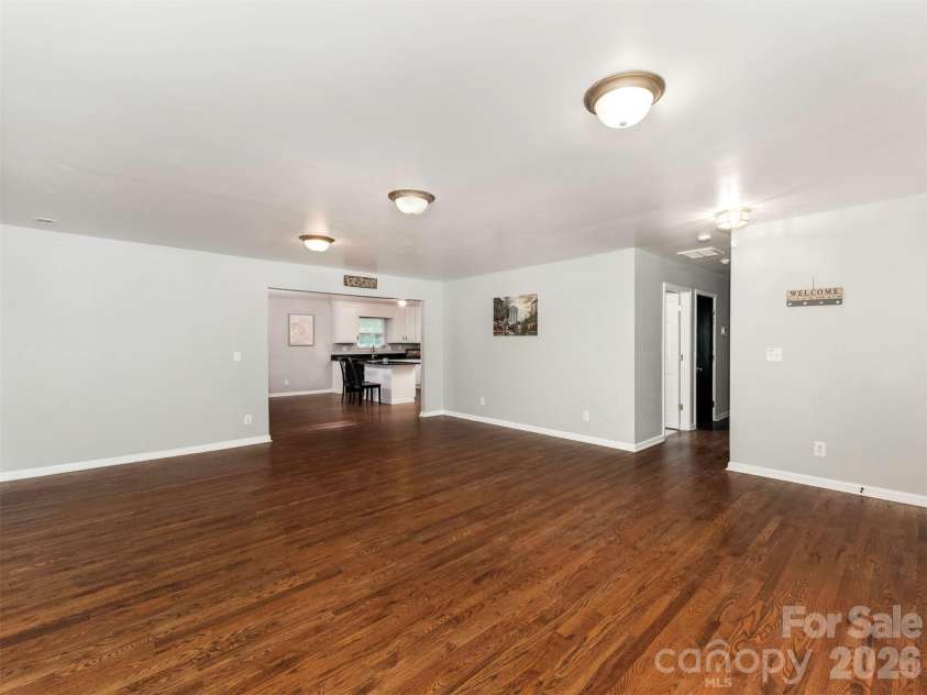 6238 King George Drive, Charlotte, NC 28213.  MLS# CAR4424656, YatesRealty ID 50836. 