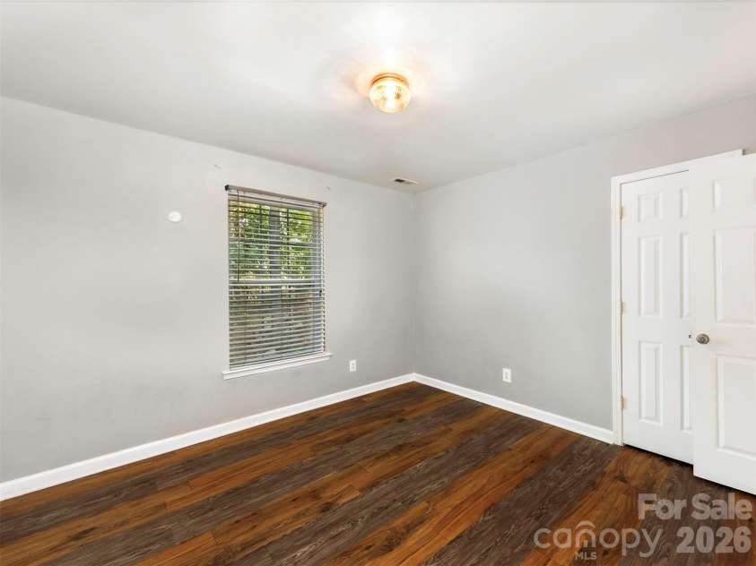 6238 King George Drive, Charlotte, NC 28213.  MLS# CAR4424656, YatesRealty ID 50836. 