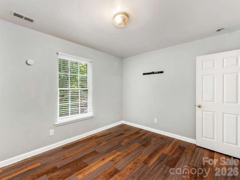 6238 King George Drive, Charlotte, NC 28213.  MLS# CAR4424656, YatesRealty ID 50836. 