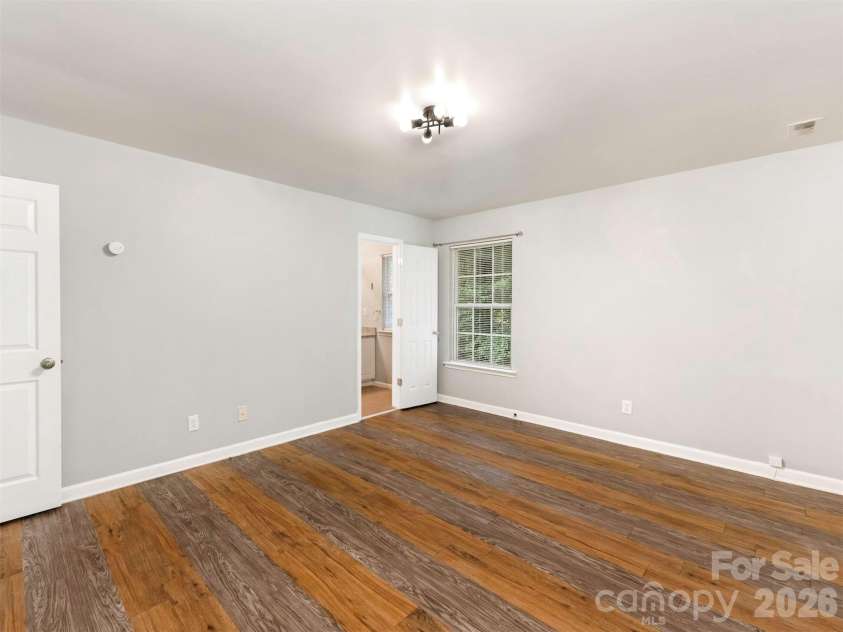 6238 King George Drive, Charlotte, NC 28213.  MLS# CAR4424656, YatesRealty ID 50836. 
