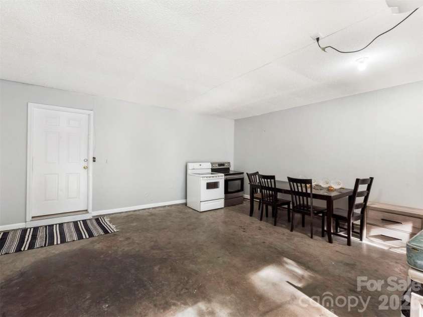 6238 King George Drive, Charlotte, NC 28213.  MLS# CAR4424656, YatesRealty ID 50836. 