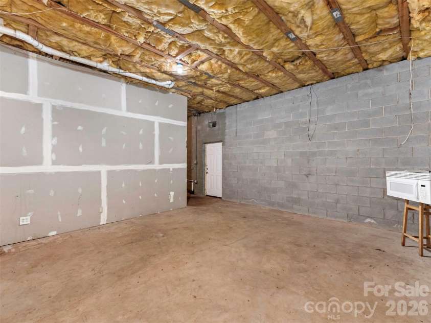 6238 King George Drive, Charlotte, NC 28213.  MLS# CAR4424656, YatesRealty ID 50836. 