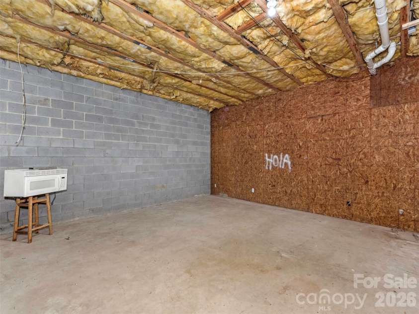 6238 King George Drive, Charlotte, NC 28213.  MLS# CAR4424656, YatesRealty ID 50836. 