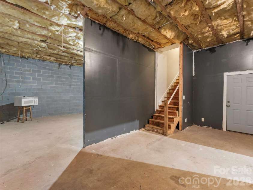 6238 King George Drive, Charlotte, NC 28213.  MLS# CAR4424656, YatesRealty ID 50836. 